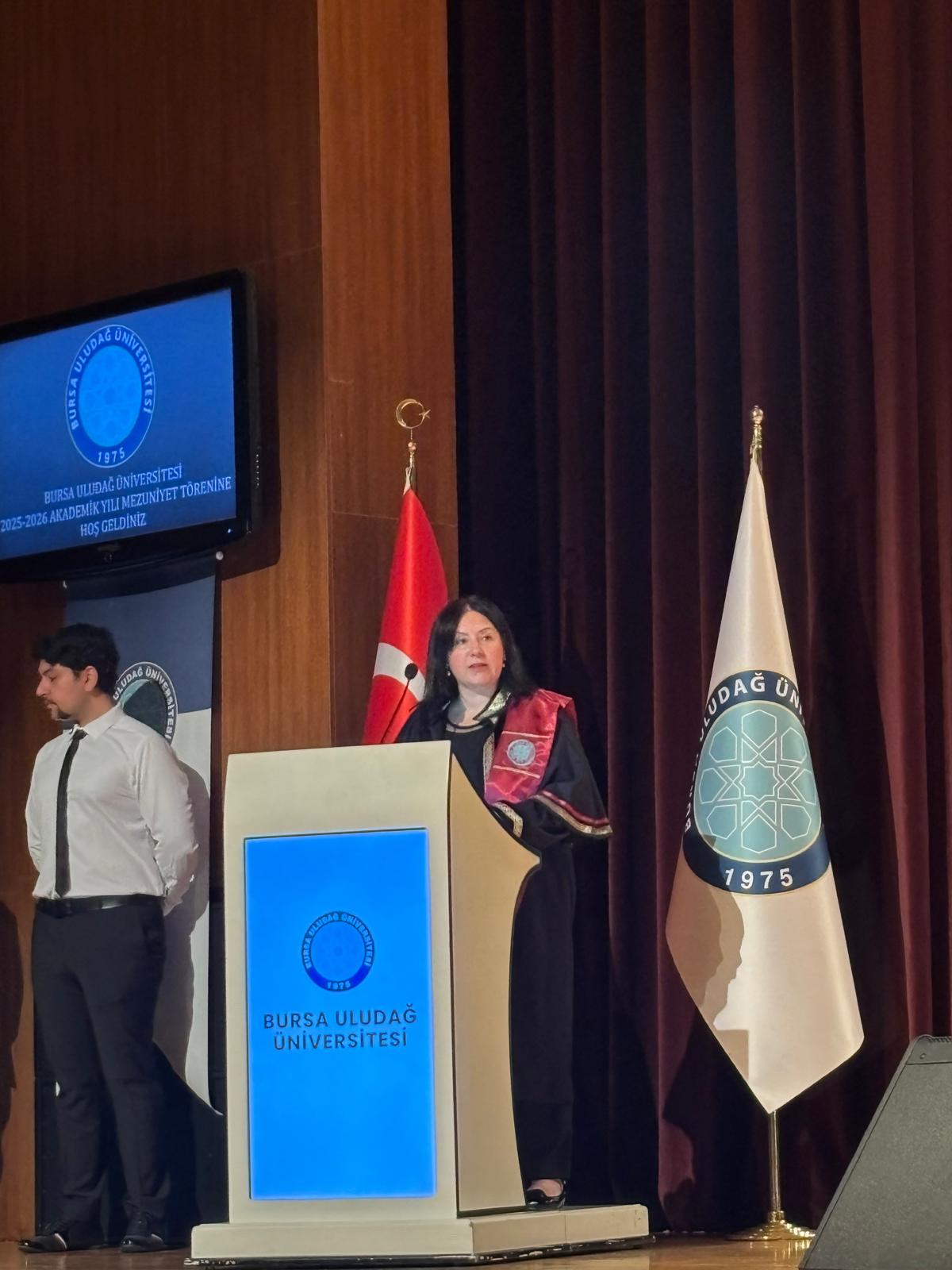 Bursa Uludağ Üniversitesi Eğitim Bilimleri Enstitüsünde Lisansüstü Mezuniyet Coşkusu Yaşandı